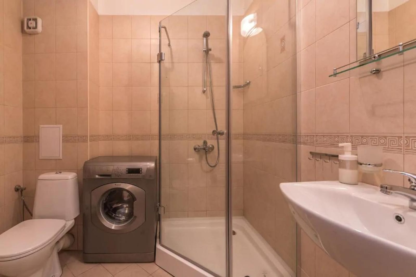 Charming, fully-furnished, 2-bedroom apartment - Photo 5