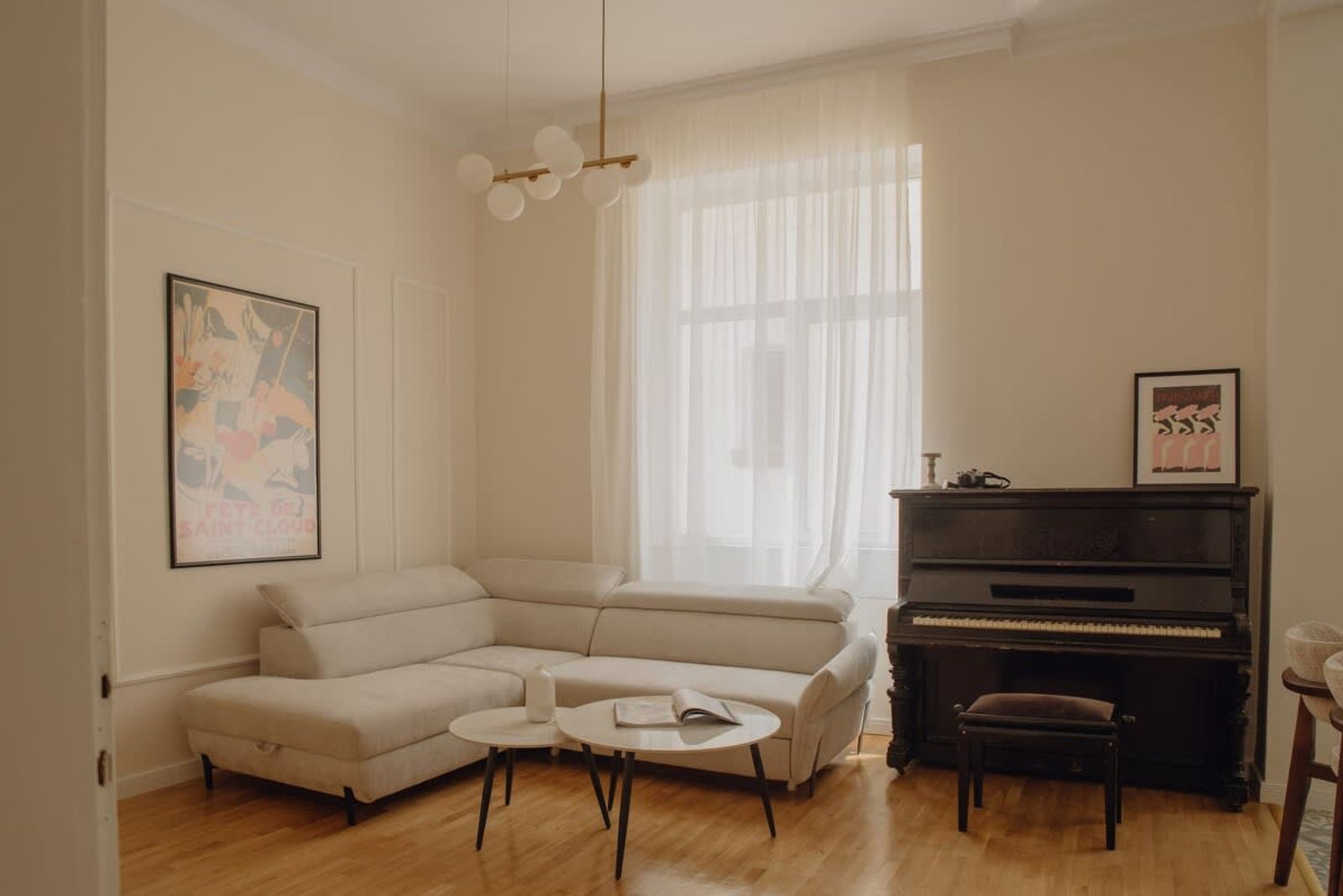 Elegant Escape - High Ceilings, Balcony &amp; Piano - Photo 2