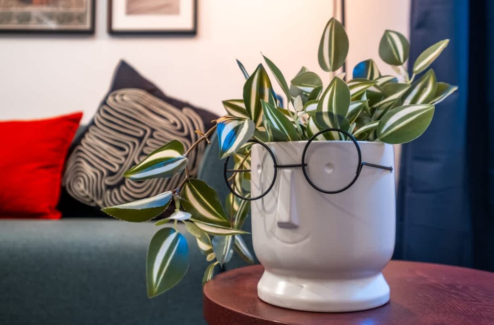 One Bedroom with Parking - Women's Market - Photo 10