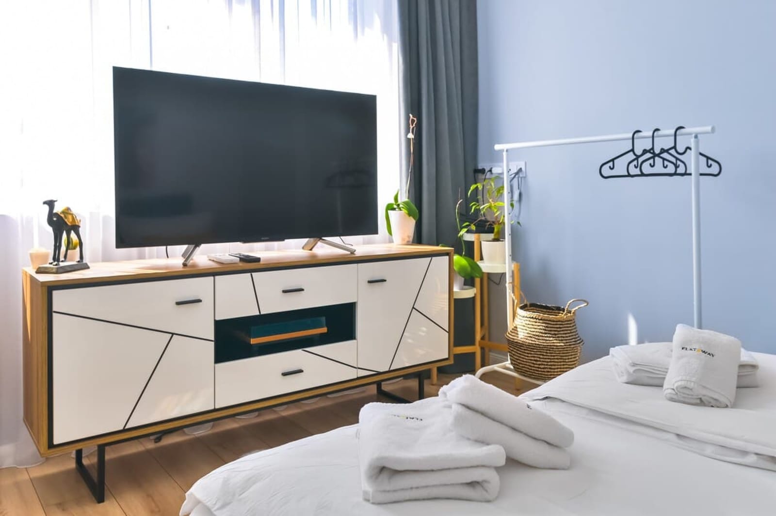 〰The Blue Apartment  1BD with Artistic Design - Photo 5