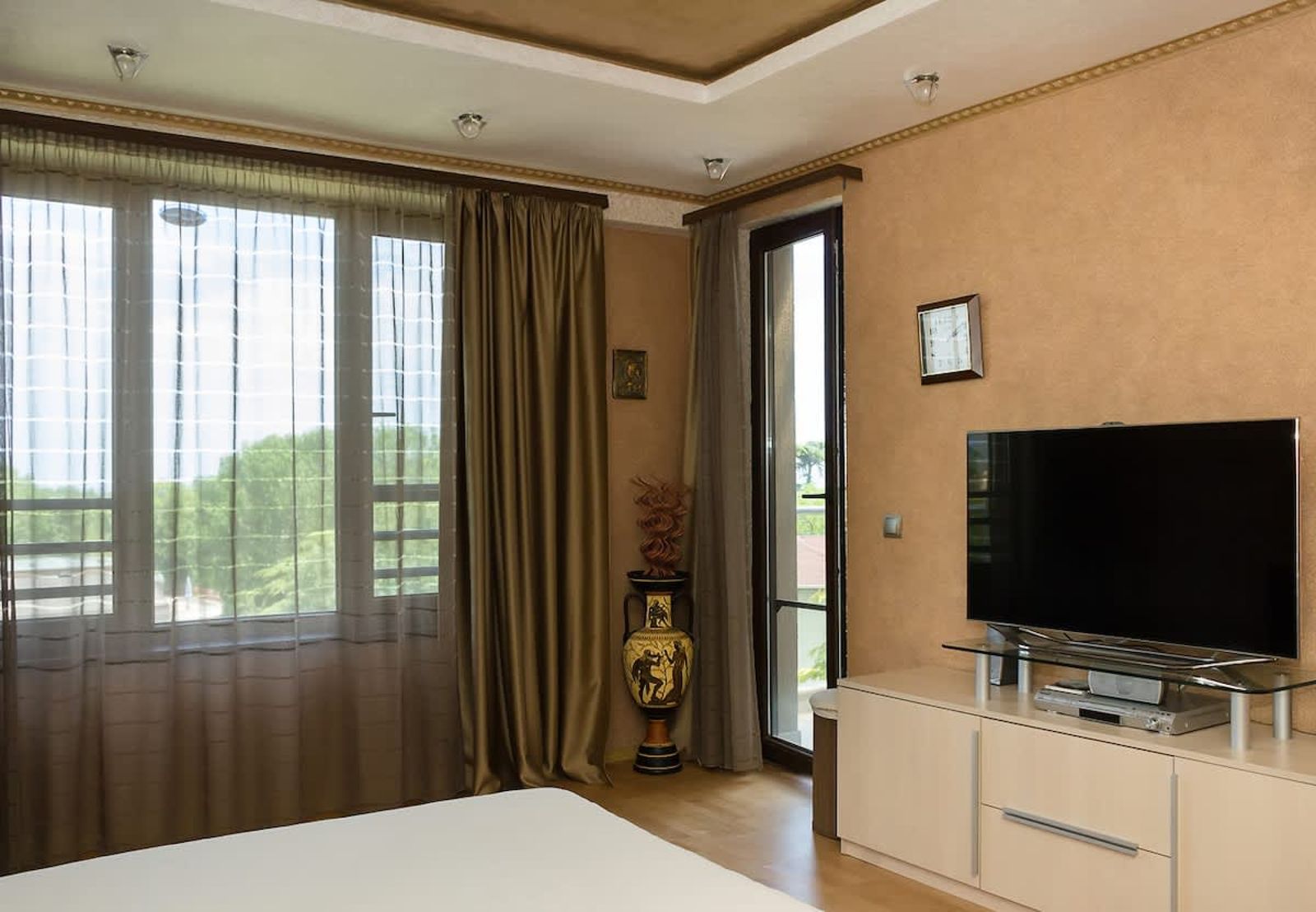 Under the Stars - Lux. Penthouse w/ POOL + Terrace - Photo 17