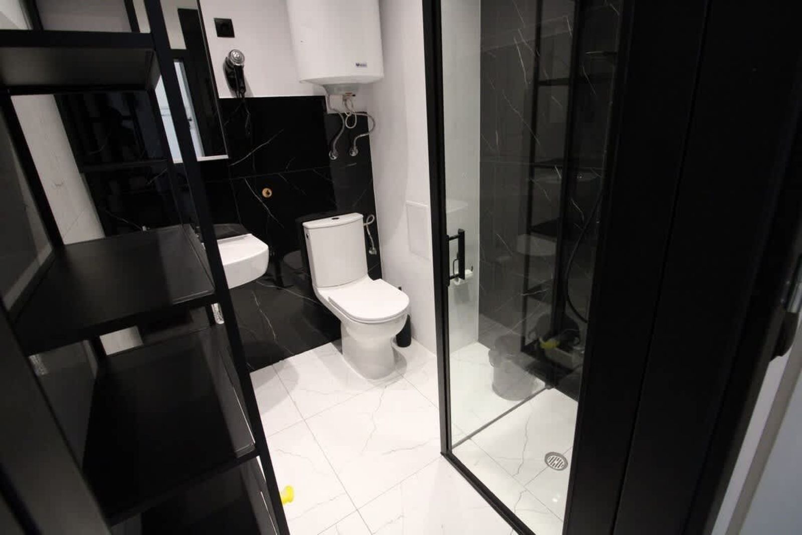 Sunny Day 6 Modern Studio - Photo 19