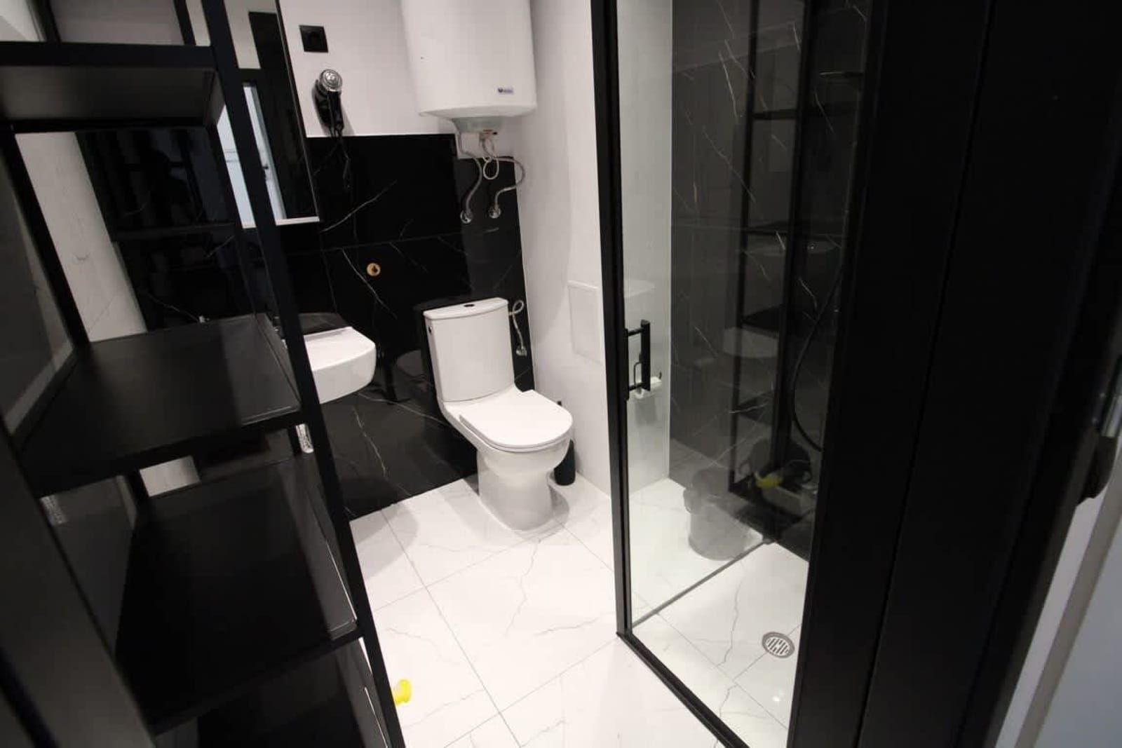 Sunny Day 6 Modern Studio - Photo 19