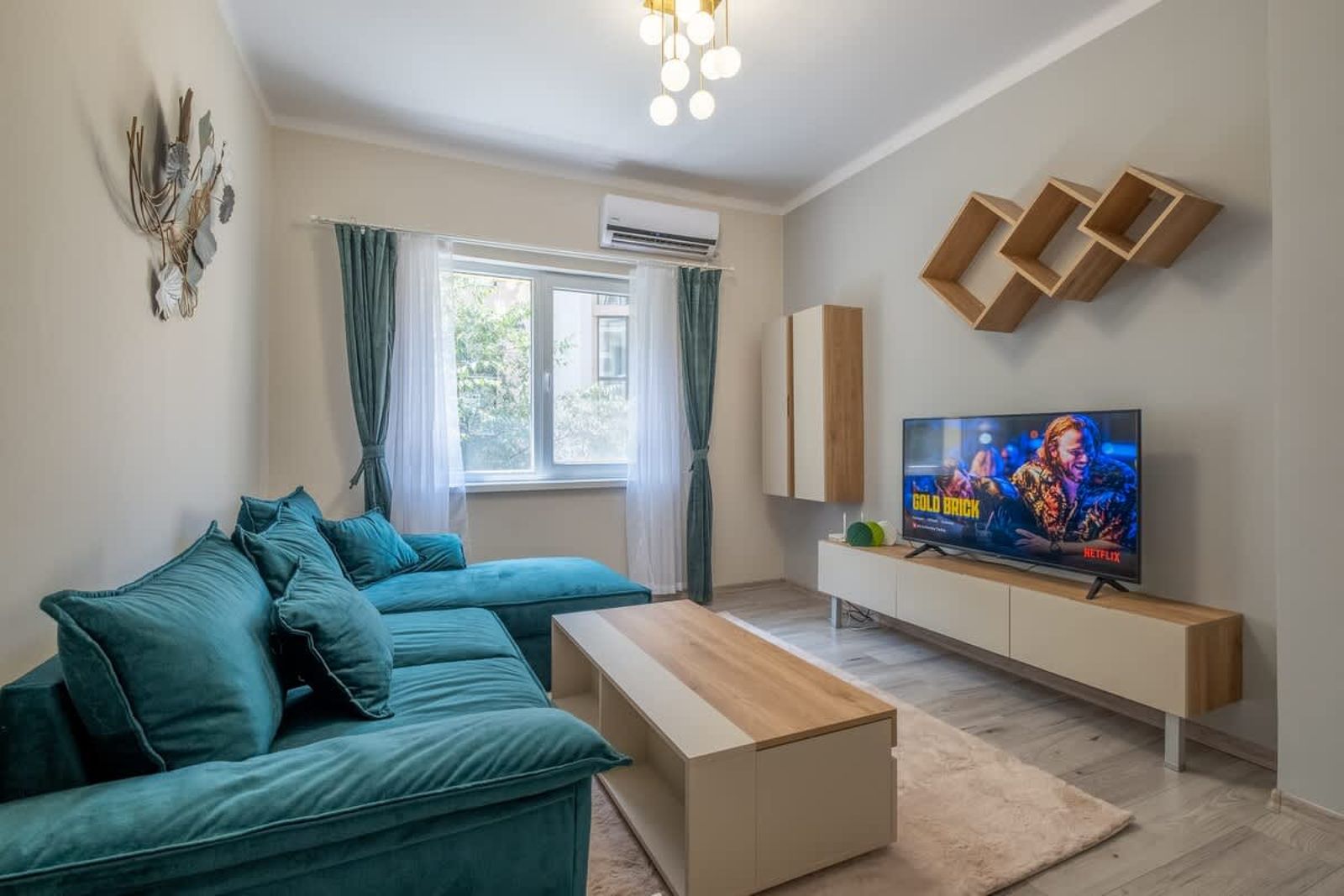 Central Charm  2BD apartment close to NDK - Photo 3