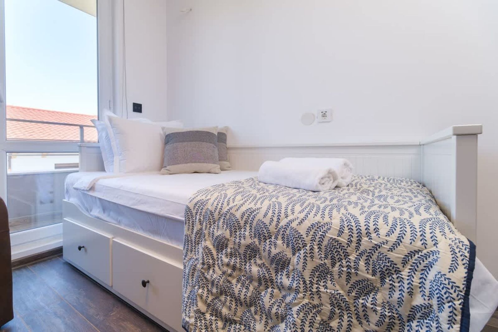 Serene Luxe Oasis Retreat on the Outskirts - Photo 6