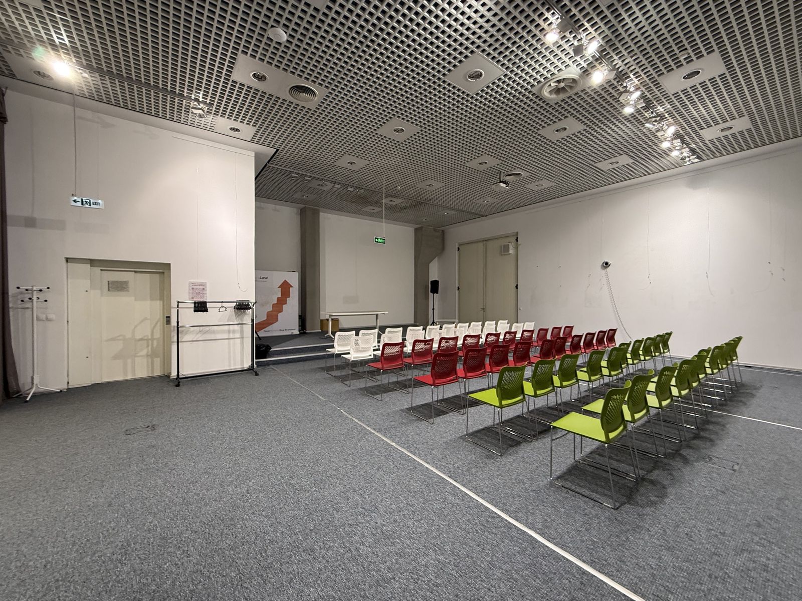 A science Museum with modern interior - Photo 29