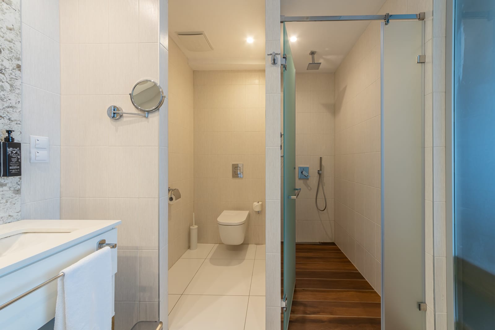 Futuristic One Bedroom Apartment in the Maritim Paradise Blue Hotel - Photo 3