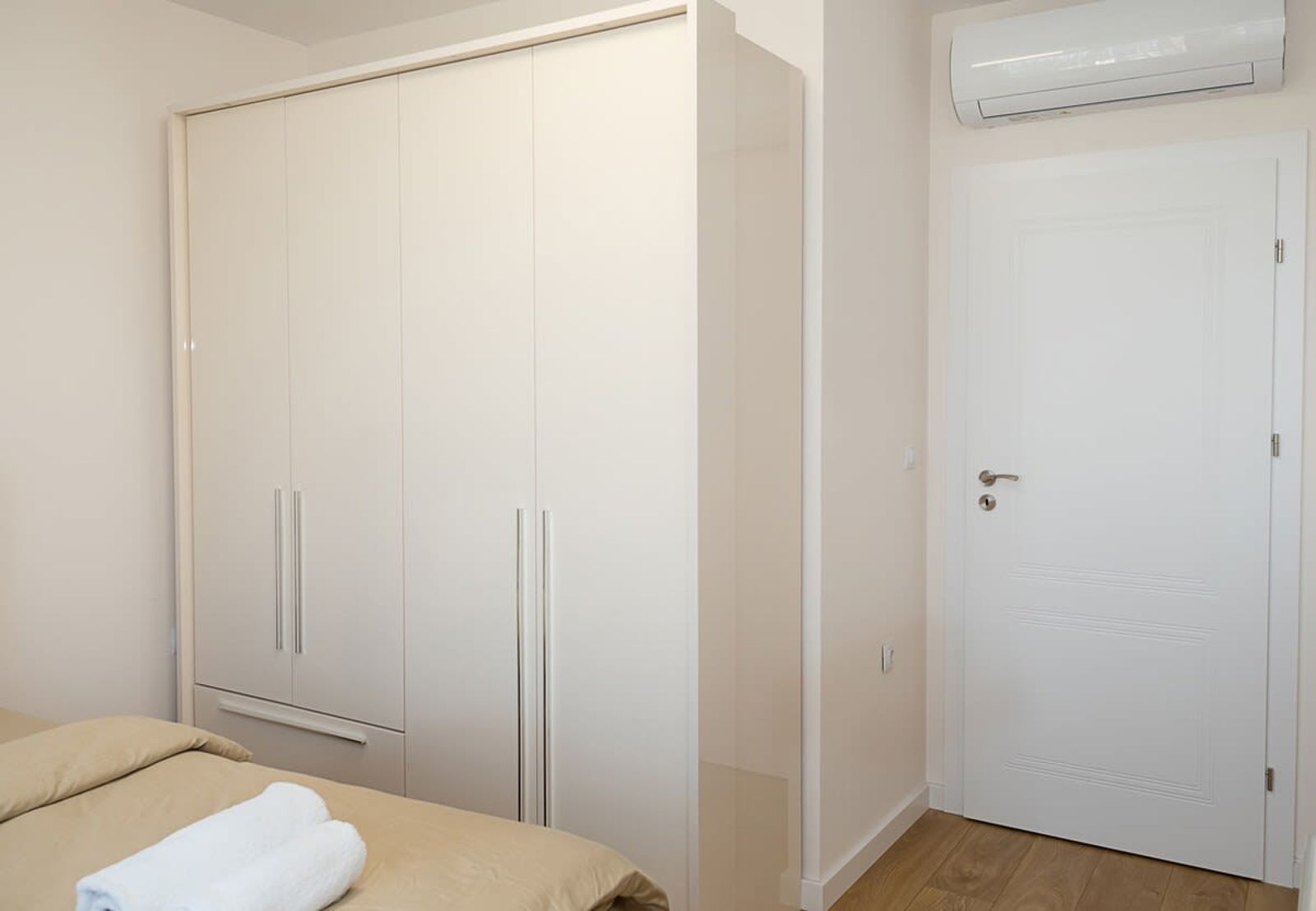 Stylish City Living by the Sea - 2BR Flat + Parking - Photo 26