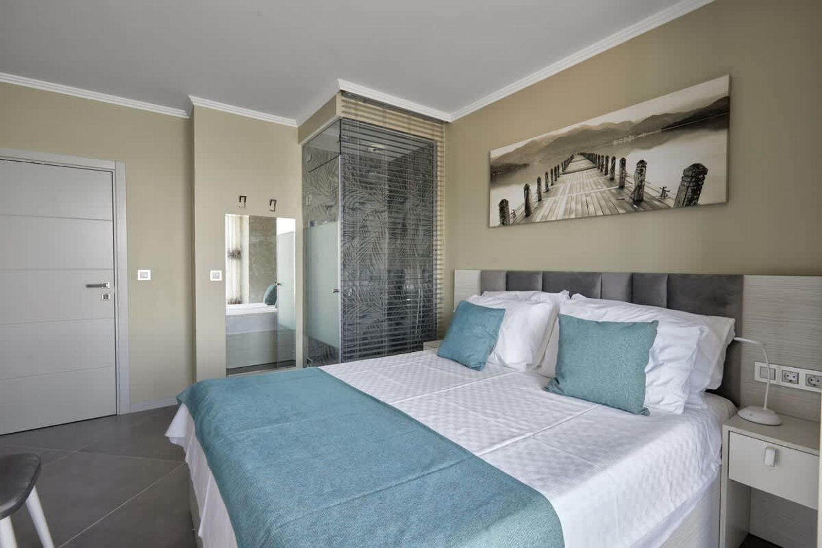 3BD Beach Paradise with a Stunning View + Parking - Photo 13