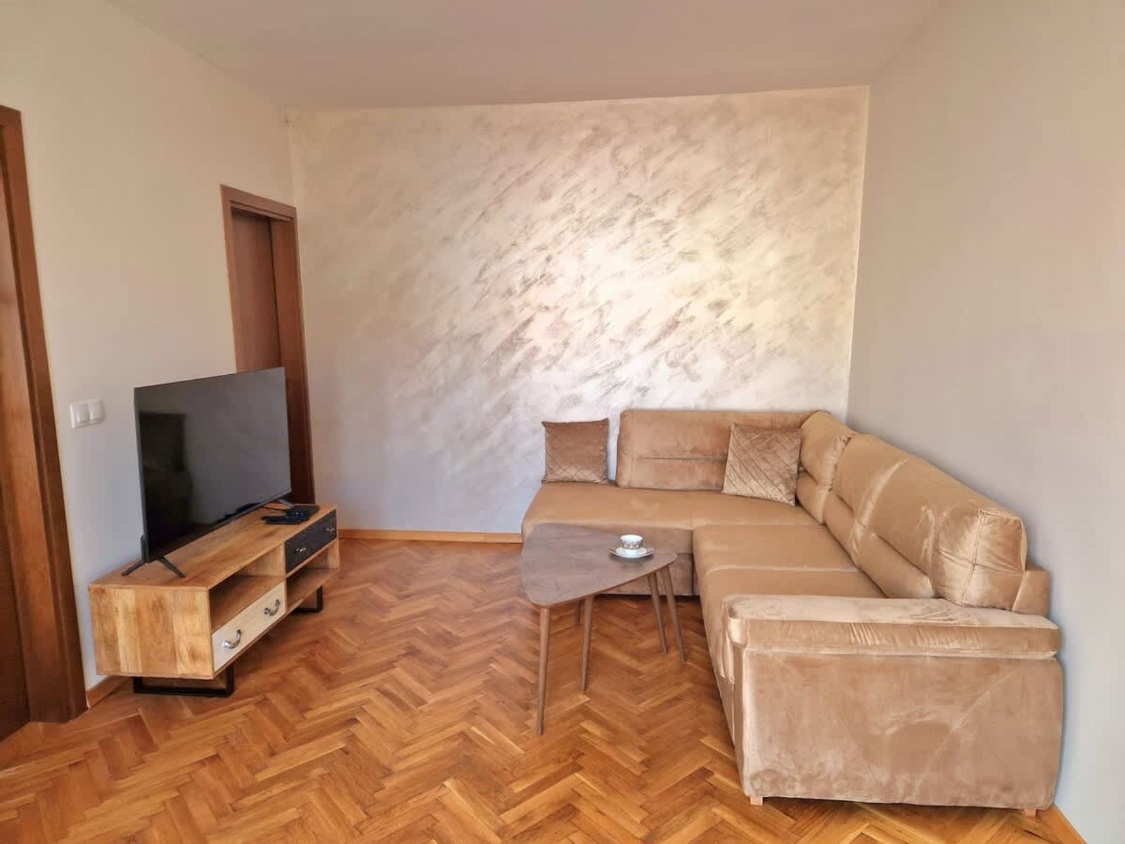 Prime Location: 2BD Flat near Alexander Nevsky - Photo 2