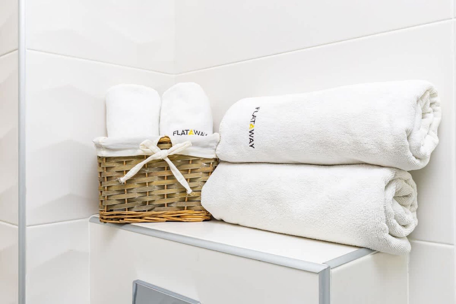 Bright Windowed Studio 10 mins to the City Centre - Photo 21