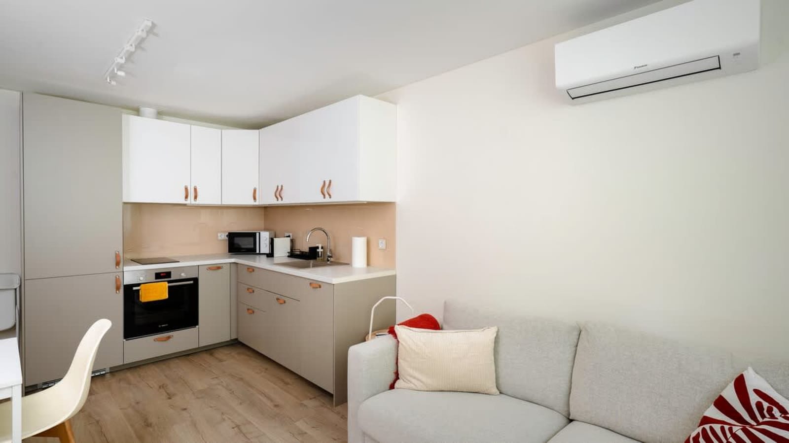 Cozy 1BD Apartment next to NDK - Photo 10