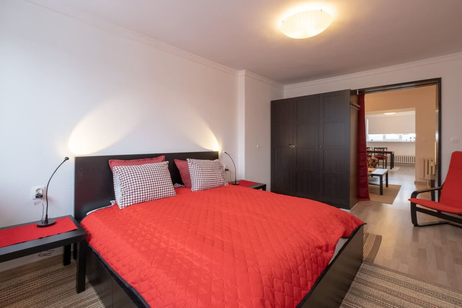 LZ Spacious One Bedroom Apartment in Top Centre - Photo 19