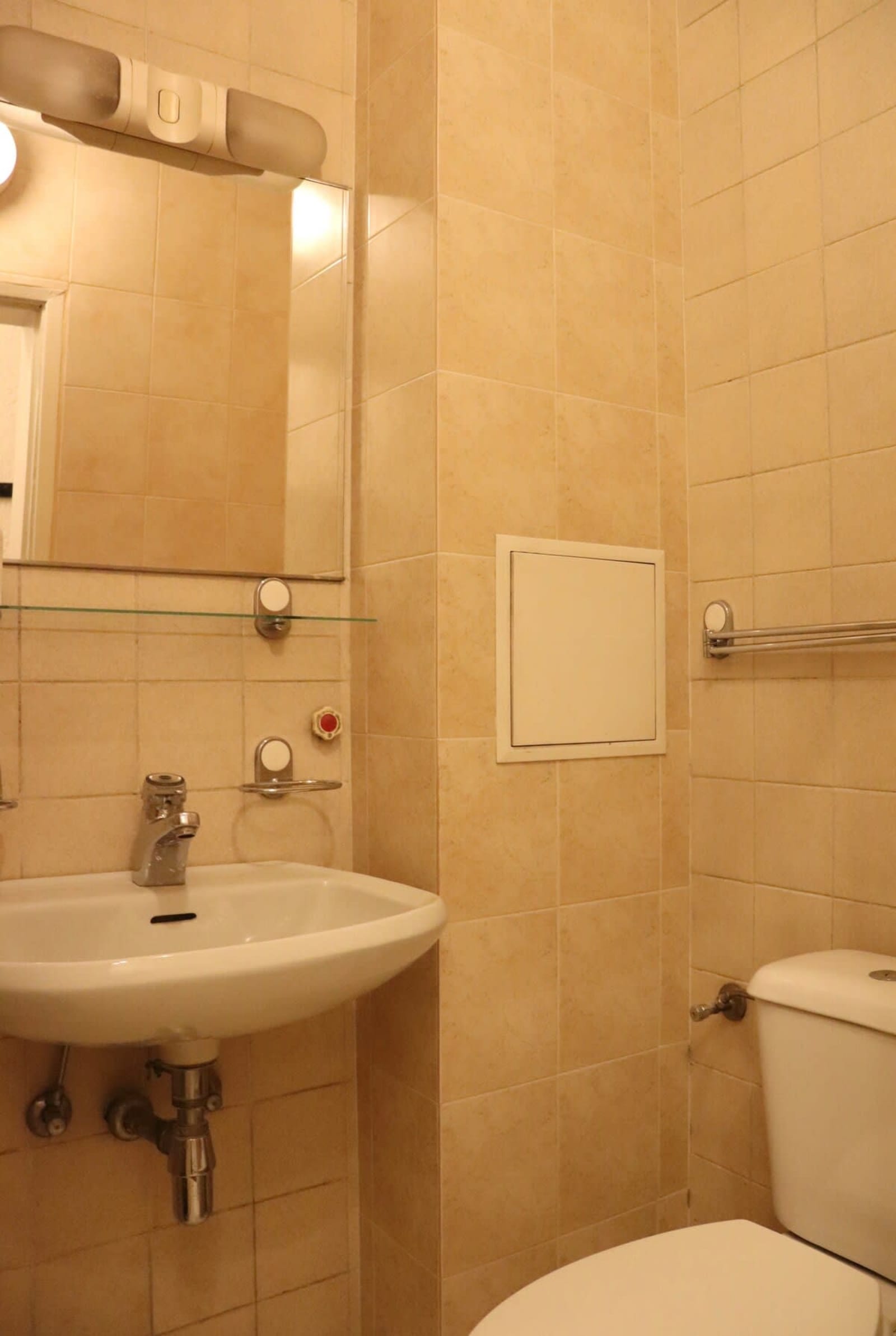 2-BDR Flat Near the Mall, Spacious &amp; Cozy - Photo 26