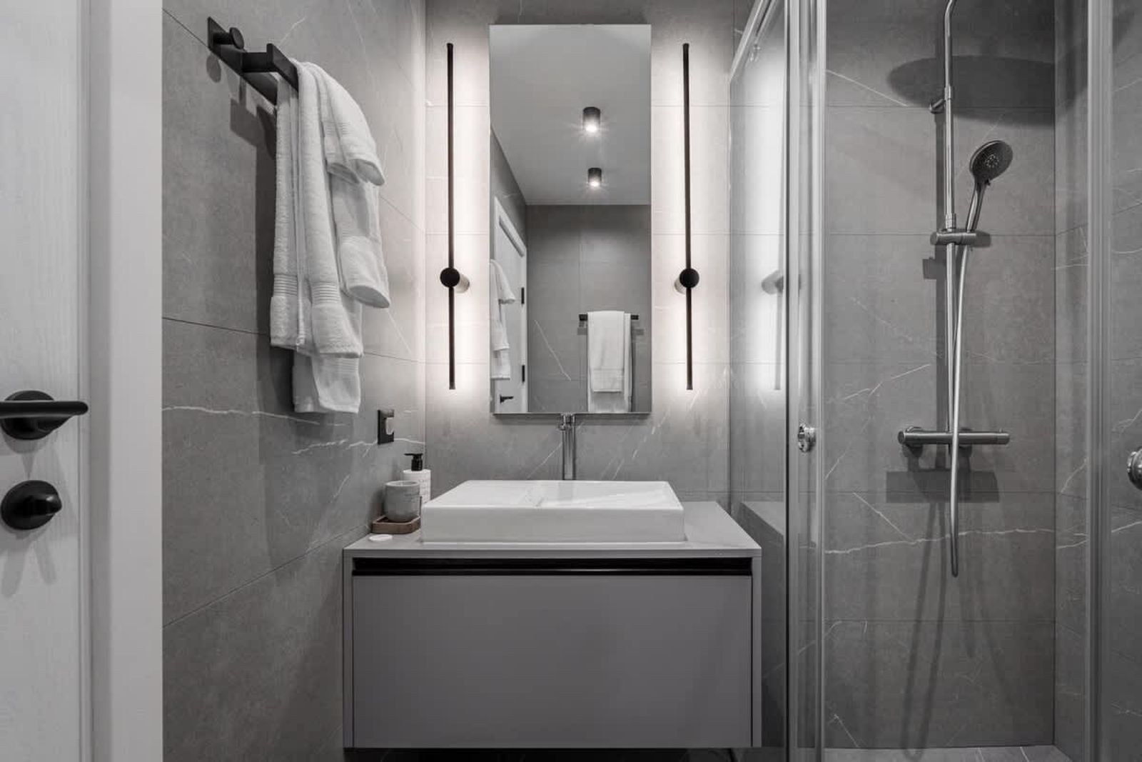 Stylish 1BR with Balcony &amp; Parking | Skyline Varna - Photo 26