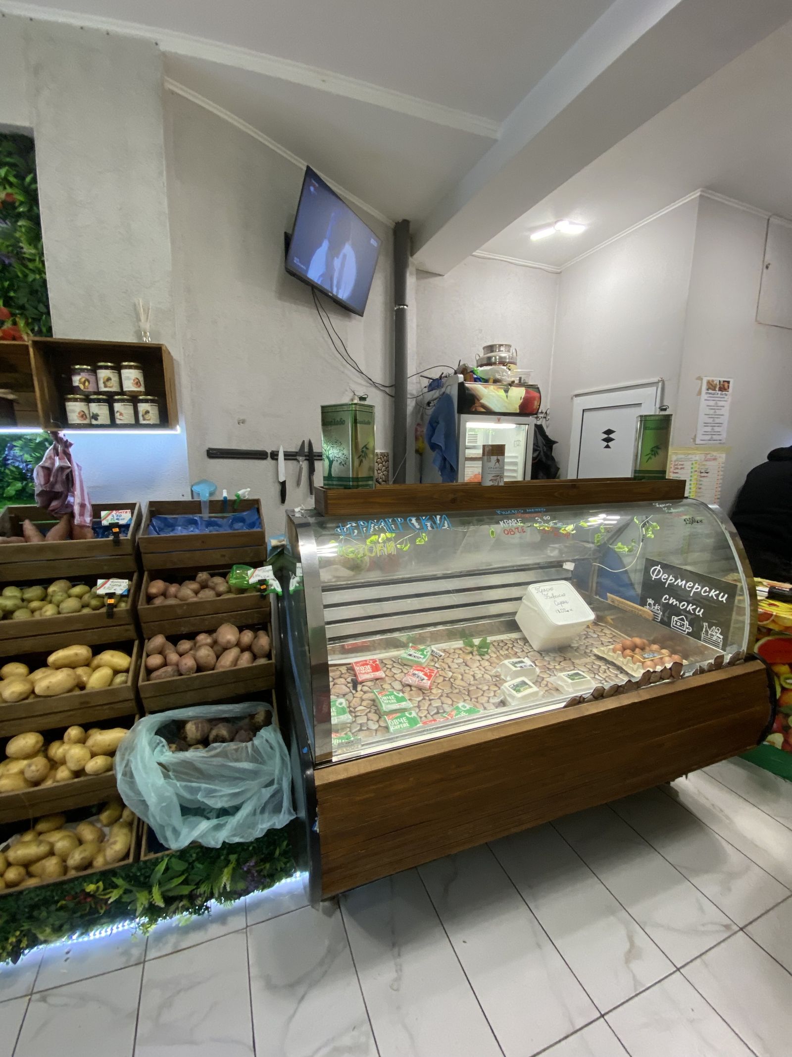 Fruit &amp; Vegetable Store - Photo 5