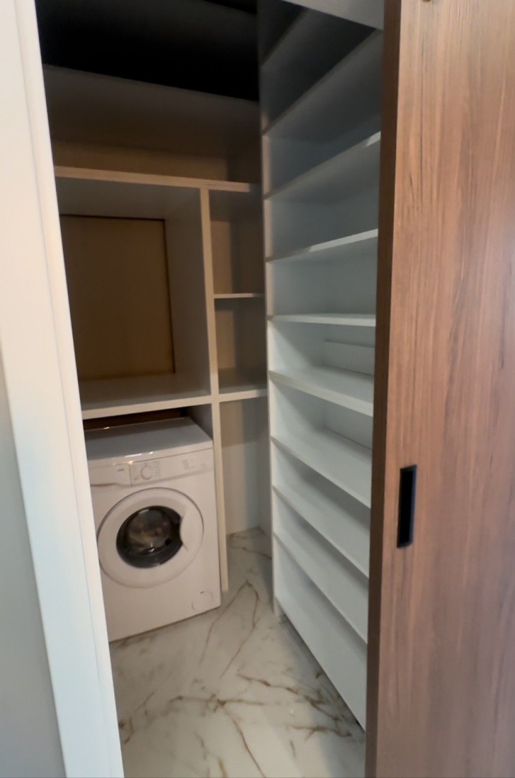 Filming Location Available – Two Modern Apartments with Stunning Mountain Views - Photo 18