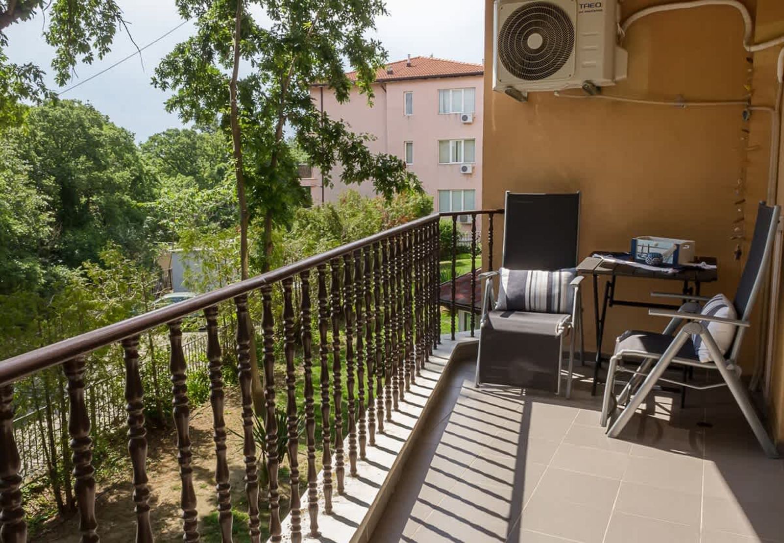 Beachside Haven: Charming 2BD near Golden Sands - Photo 17