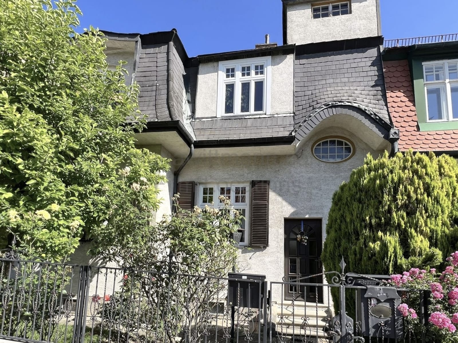 Location 257 - Cover Photo