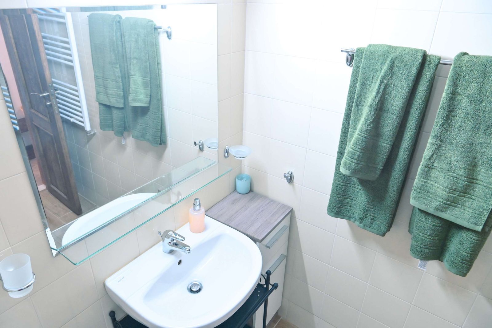 Comfortable 2-Bedroom Apartment Near the Ski Lift - Photo 25