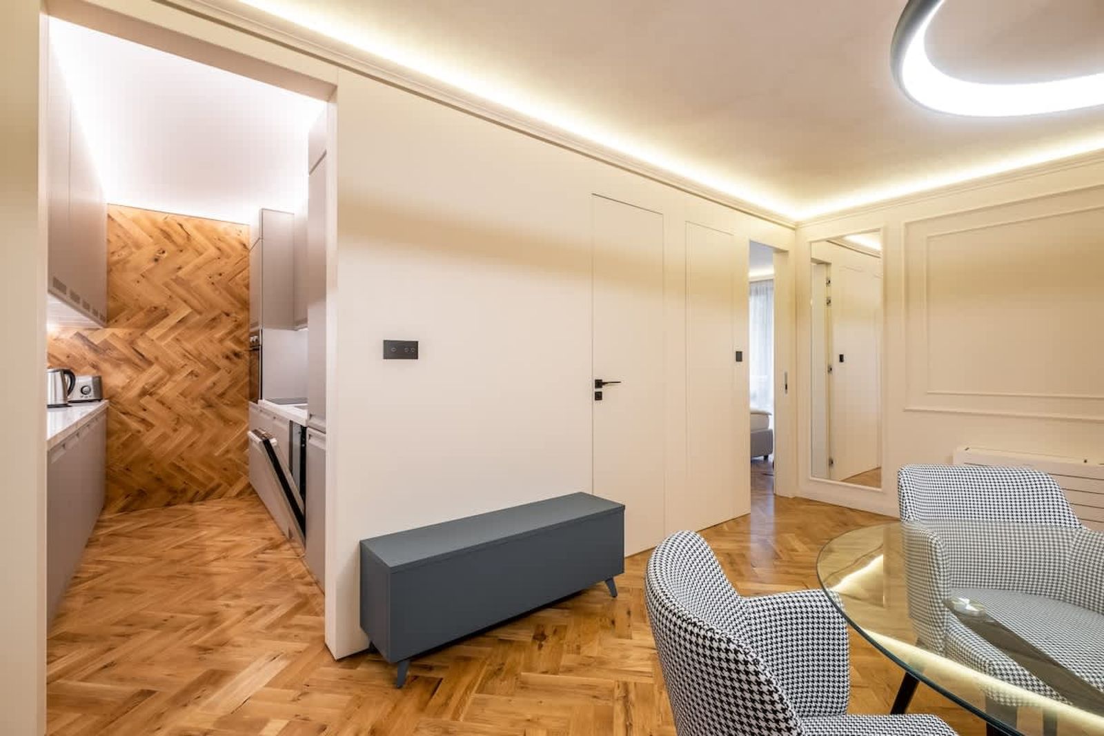 SOFapart Comfy and Elegant Apt with 2 BDR/ Parking - Photo 13