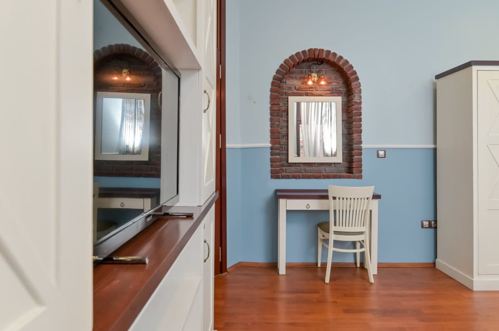 Life in Colors - Elegant 2BD Premium Stay - Photo 20