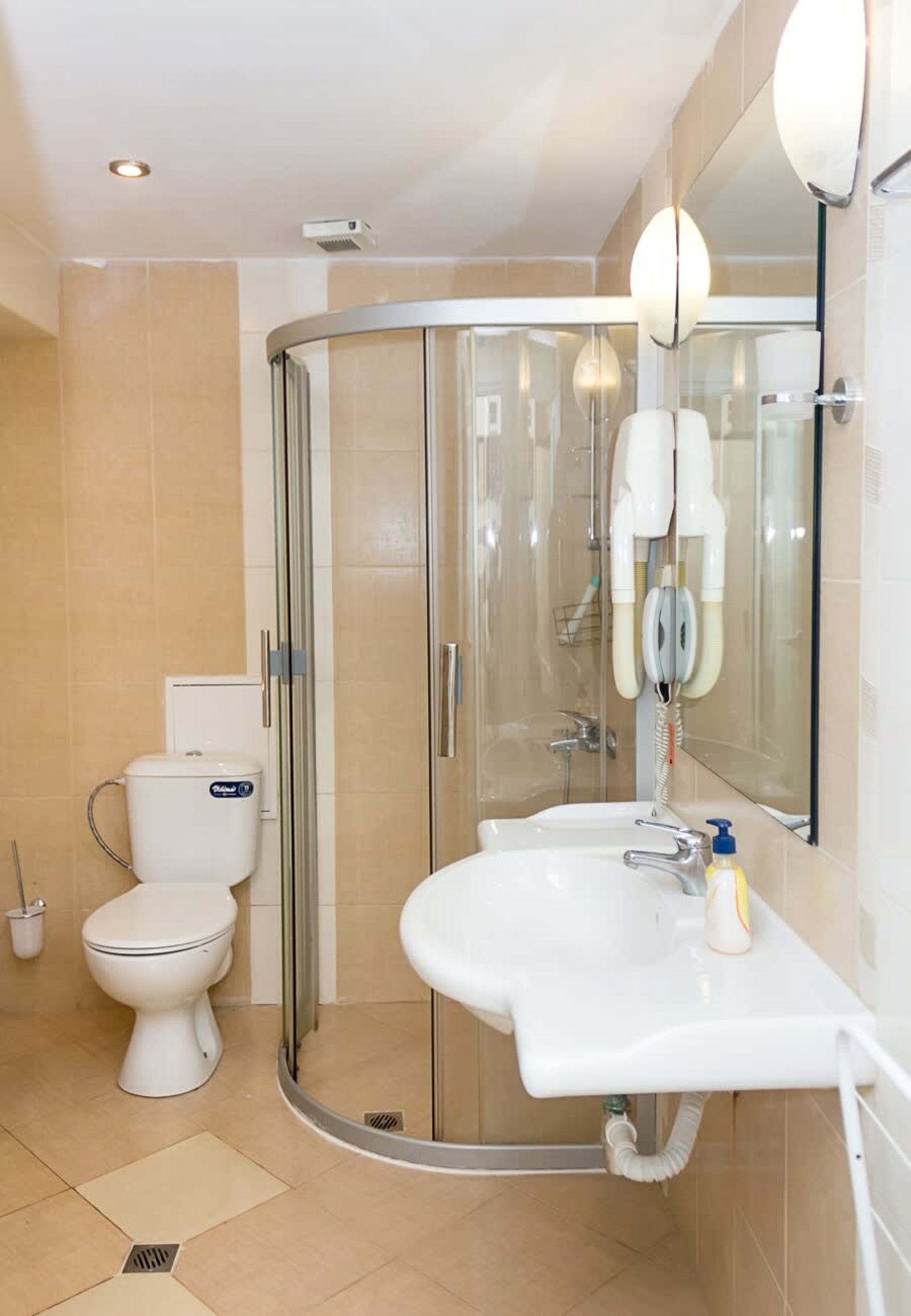 Sunny Studio in Hotel Berlin, Steps from the Beach - Photo 13