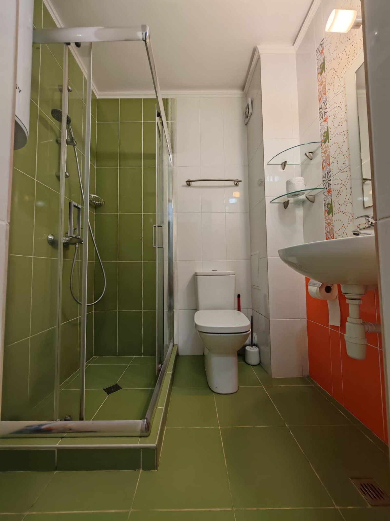 Bright 1BD Apartment with Nice Terrace - Photo 18