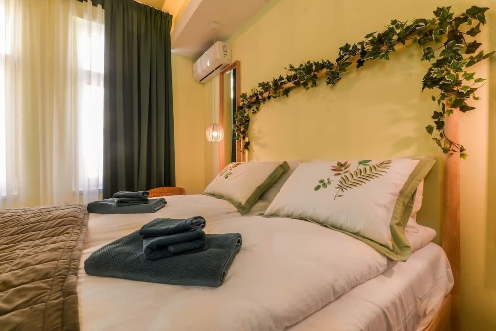 Cozy Jungle Oasis 1BD Apartment in Sofia Center - Cover Photo