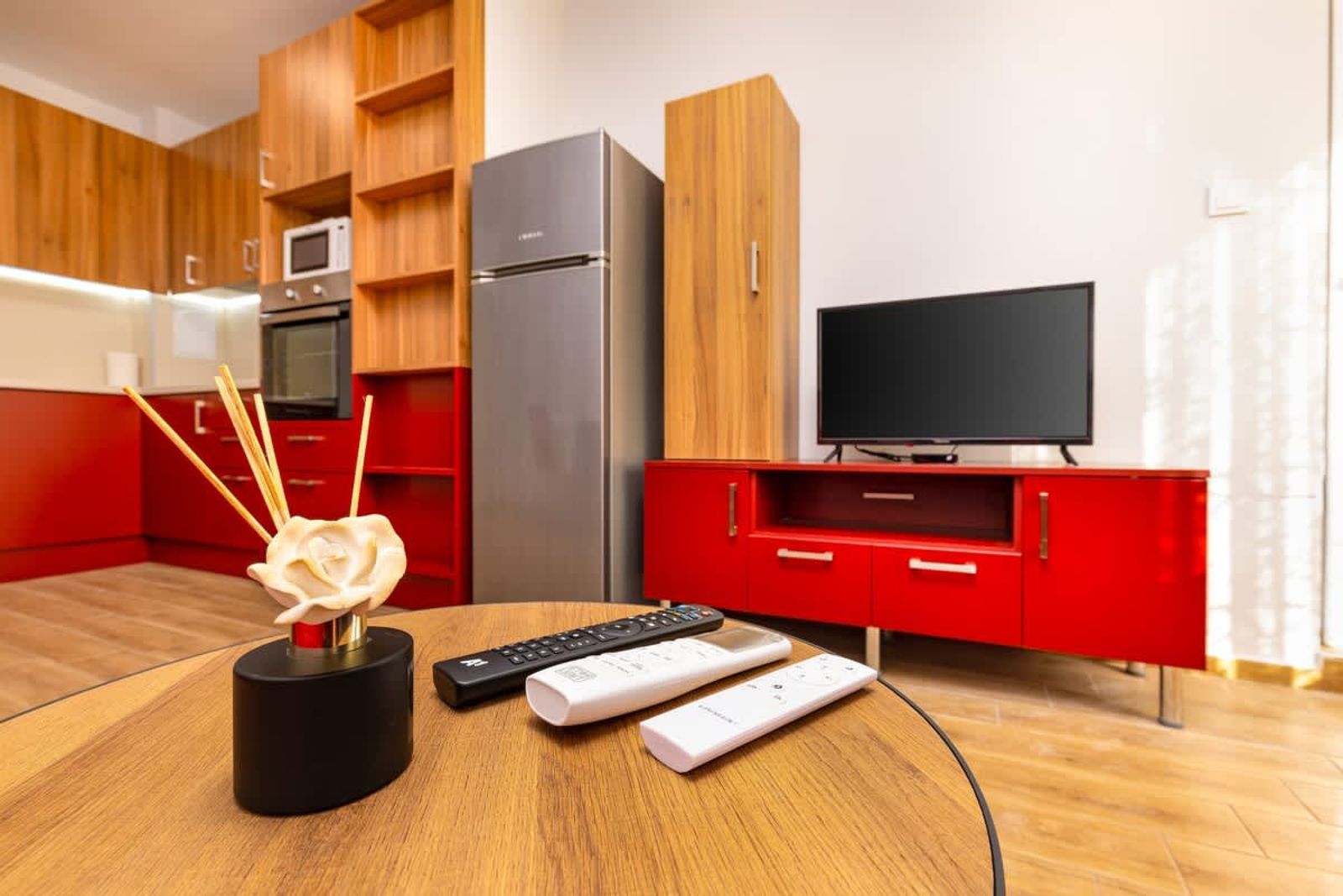 Bright and Cozy Apartment Next to a City Park - Photo 5