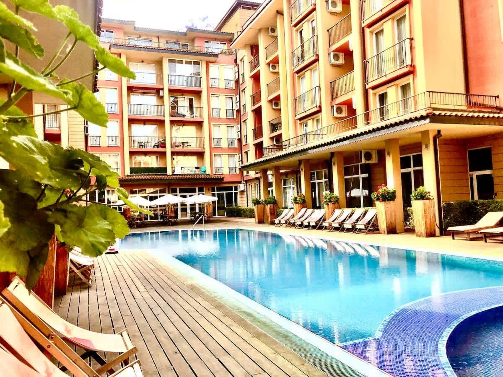 Cozy pool view studio  Sunny View Central - Photo 15