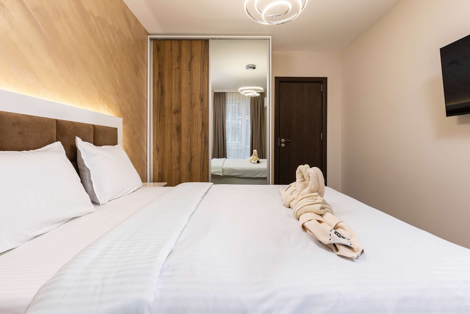 The Cozy Nest - Modern 1BR with Balcony - Photo 12