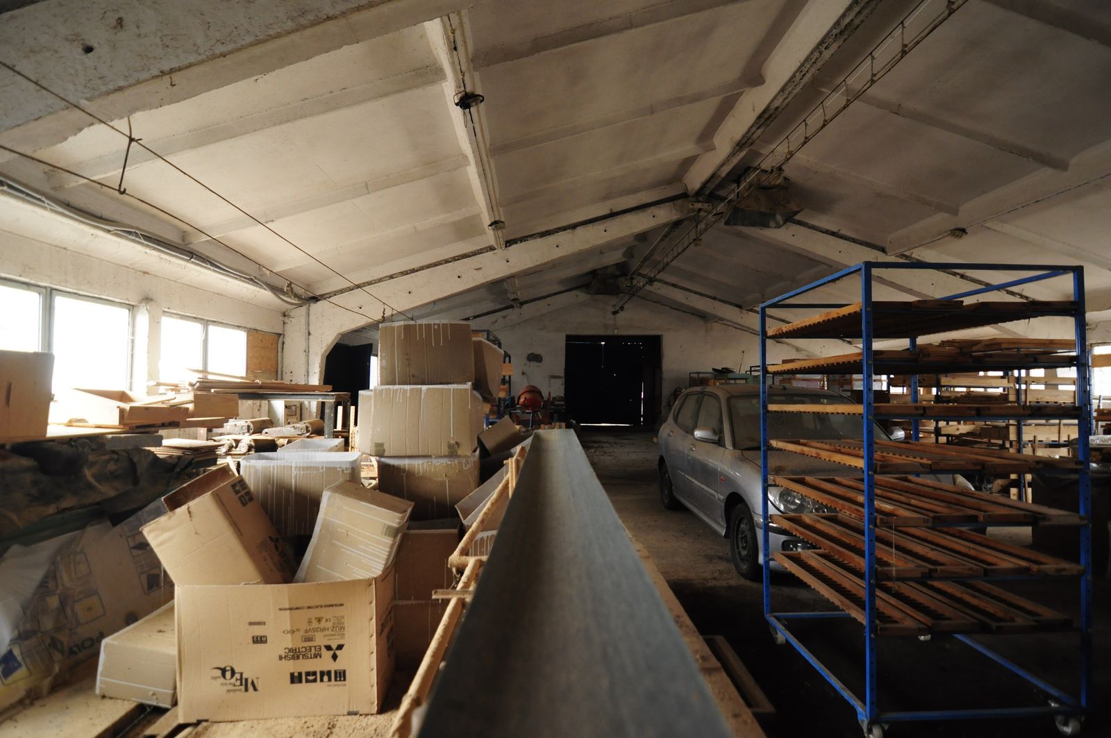 Industrial building - woodworking/carpentry shop, old cow barns - former collective farm from the socialist regime - Photo 23