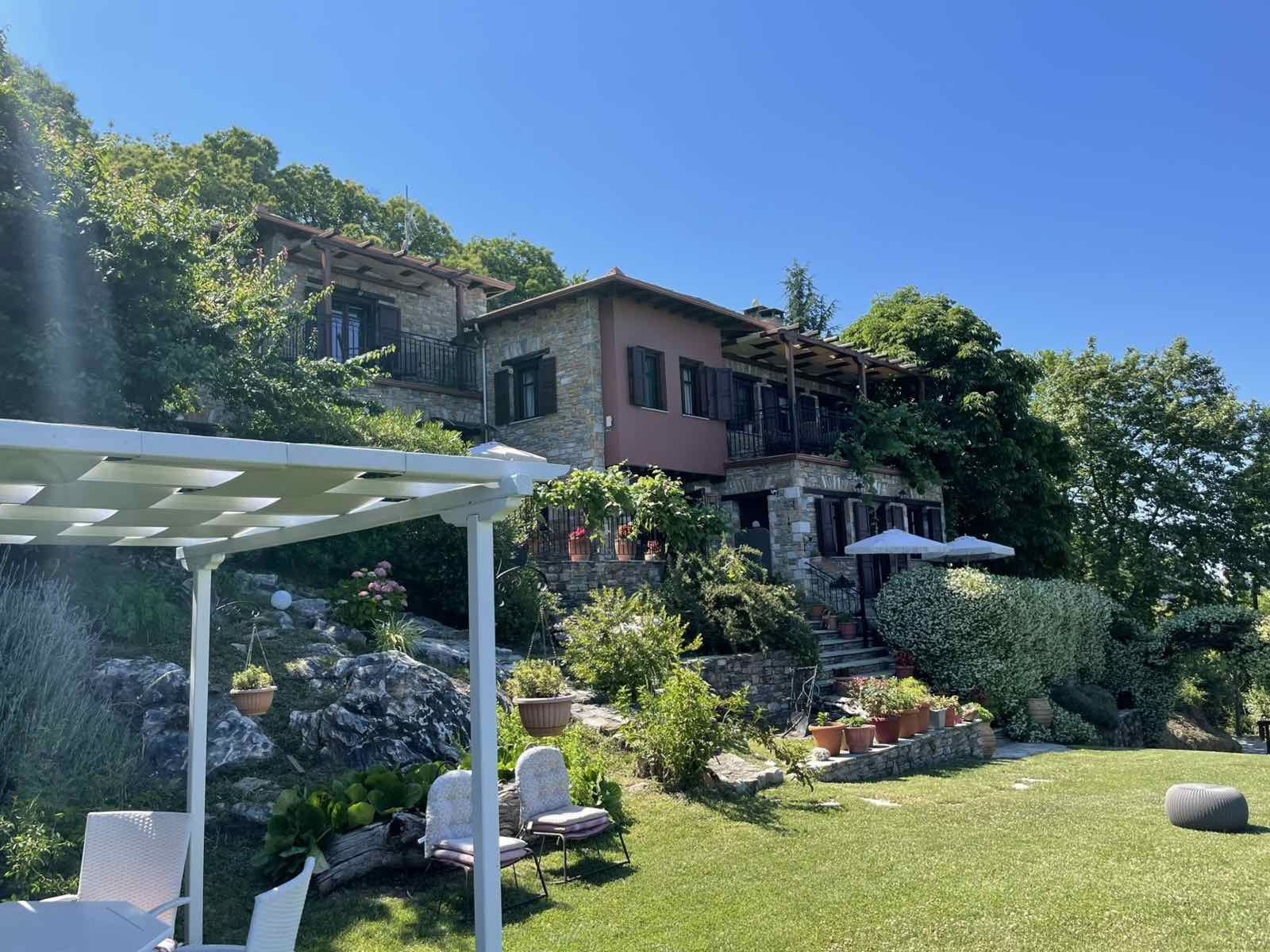 Small Luxury Hotel like an old Traditional house in Pelion with amazing garden and breathteking sea view to the agean. - Photo 6