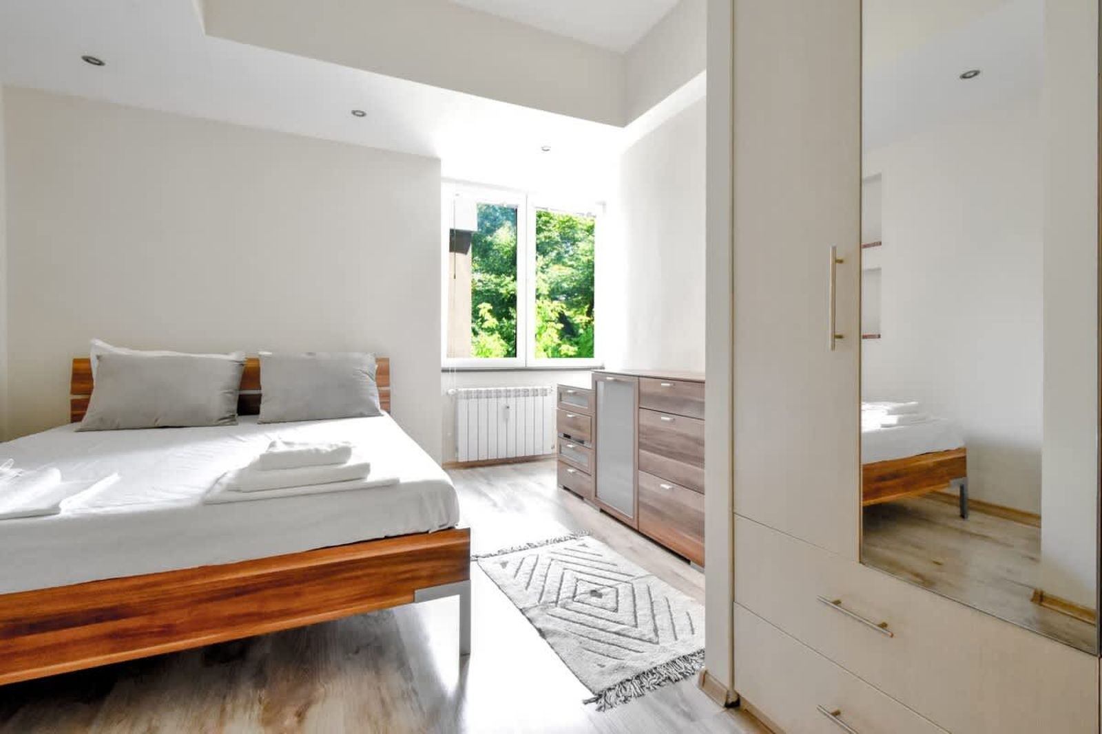 Modern 2BD Flat in Central Sofia + Workspace - Photo 2