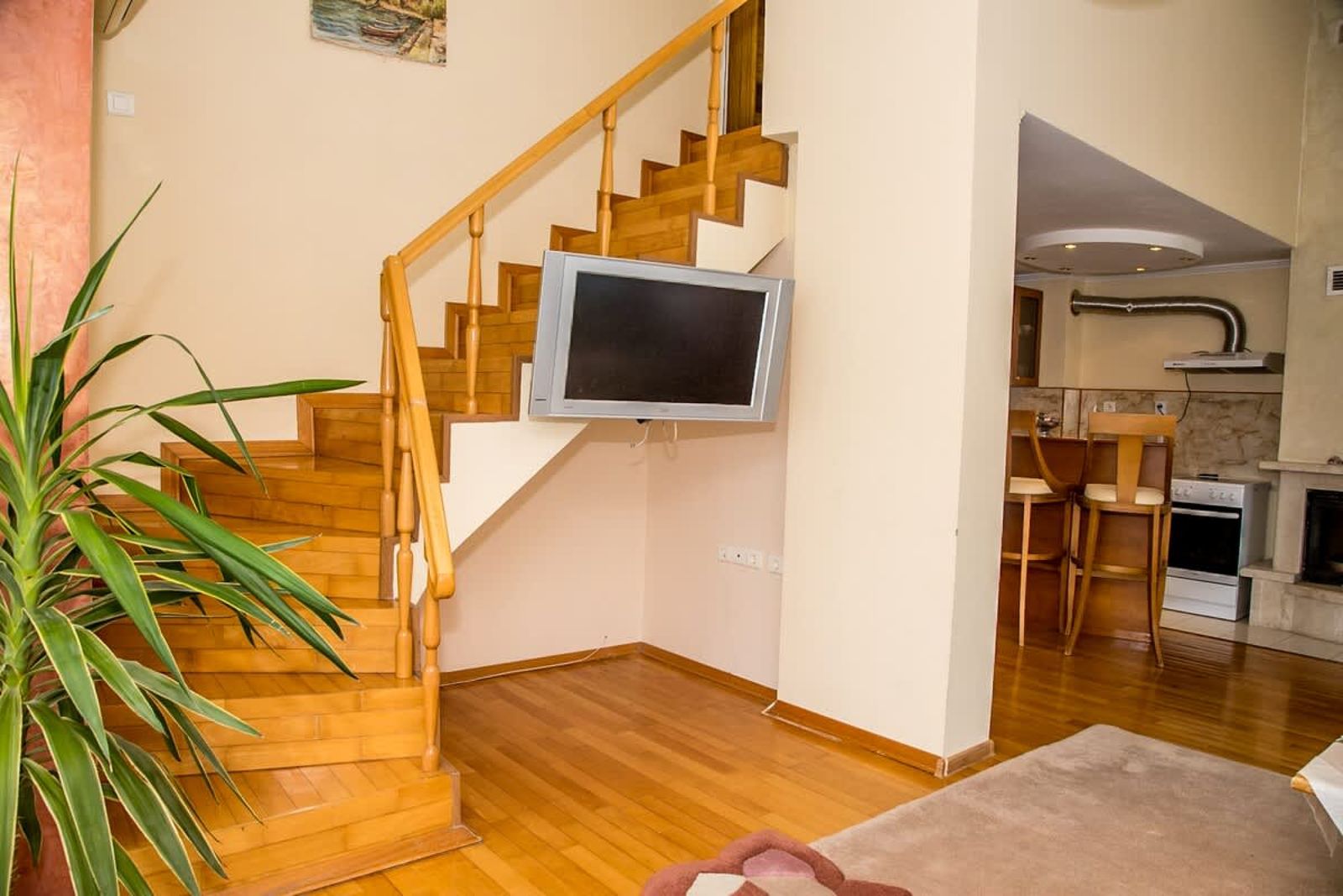 Spacious &amp; Sunny Maisonette w/ Terrace near Centre - Photo 17