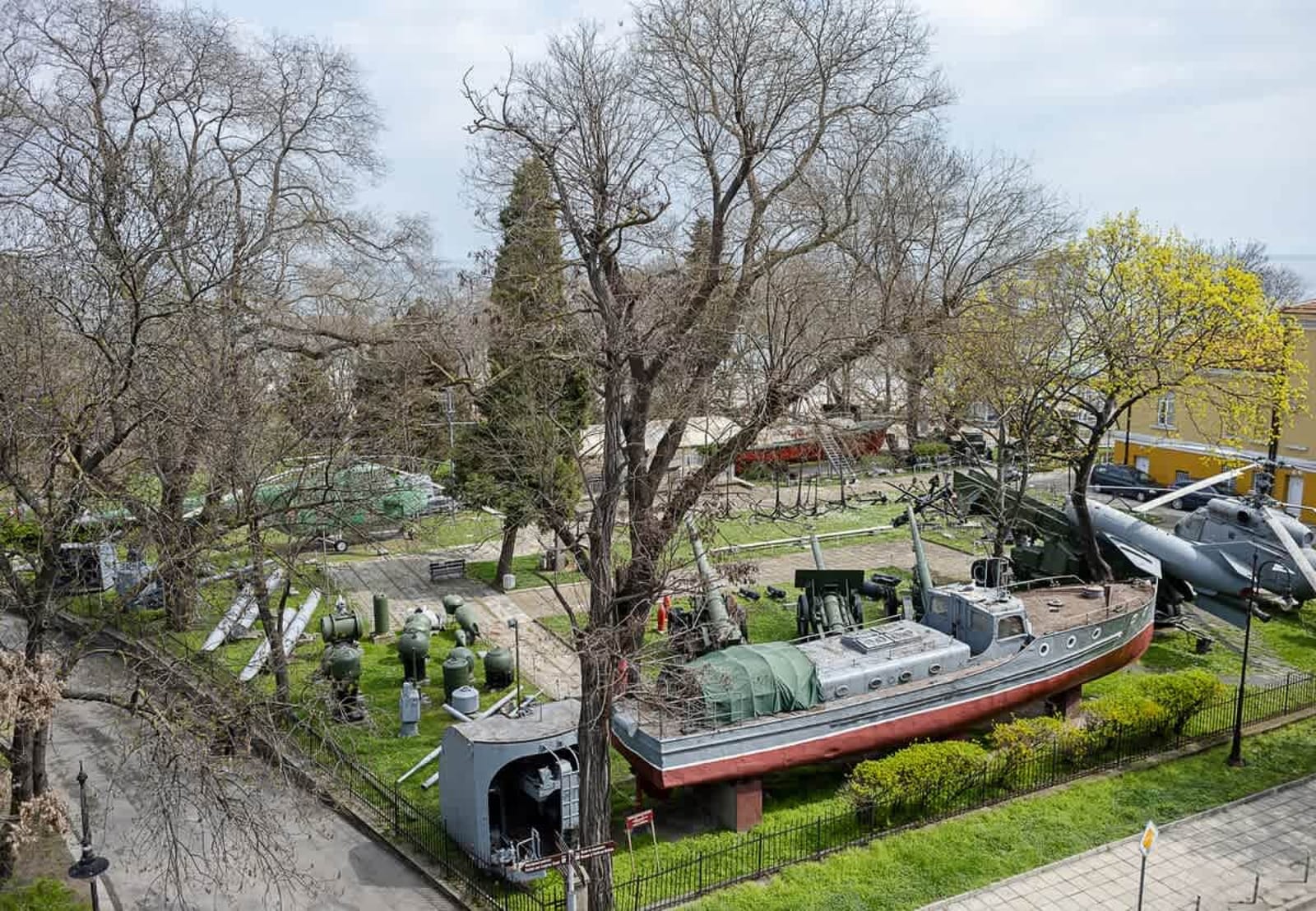 3BD Maisonette with Sea Views - Next to Sea Garden - Photo 16