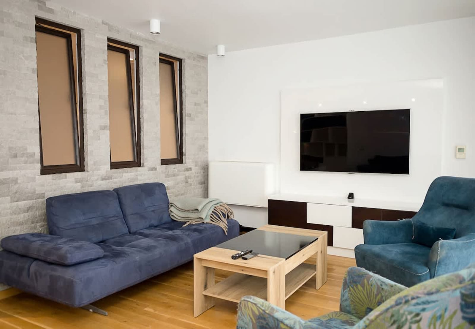 Modern Elegance in Varna – Spacious 3-Bedroom Home - Cover Photo