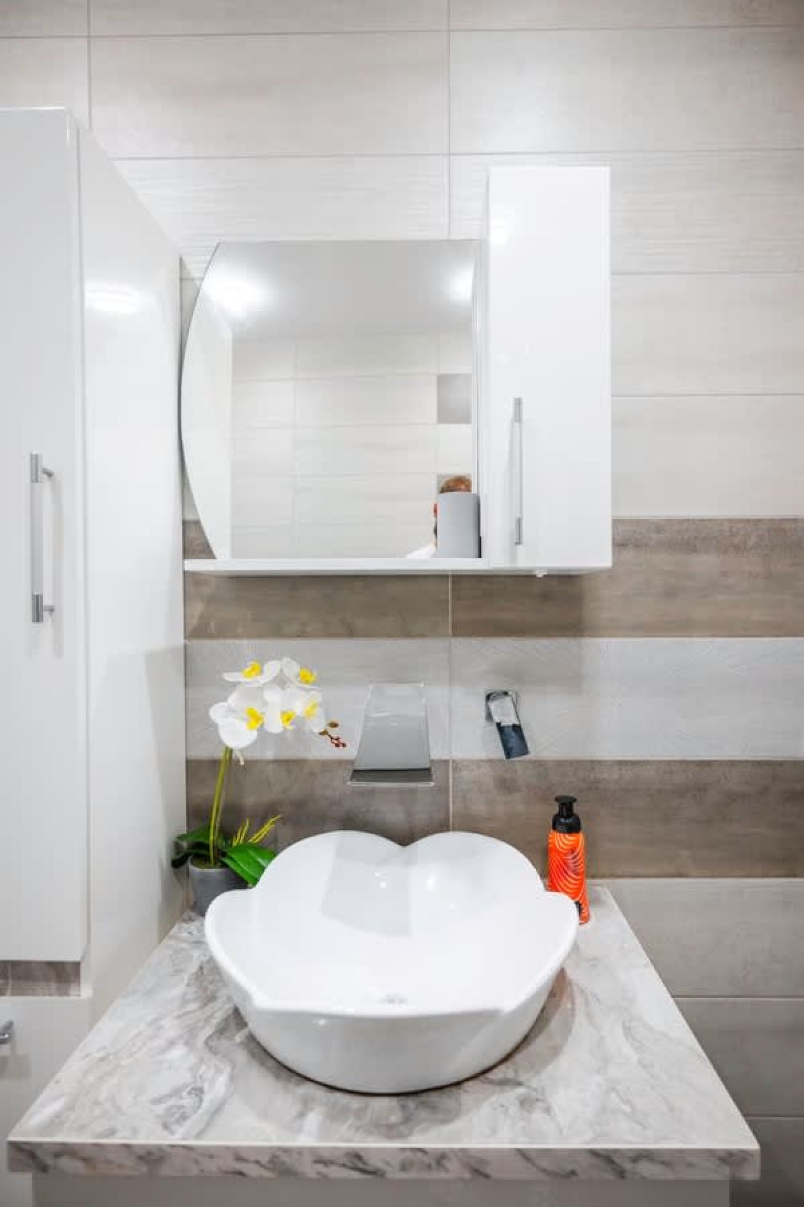 Feel Right at Home - Bright and Modern Apartment - Photo 15