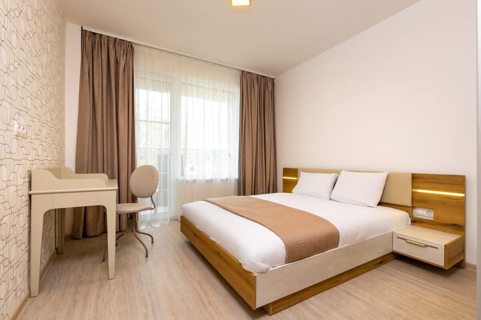 Magnolia Gardens - 1BD with Balcony &amp; Parking - Photo 2