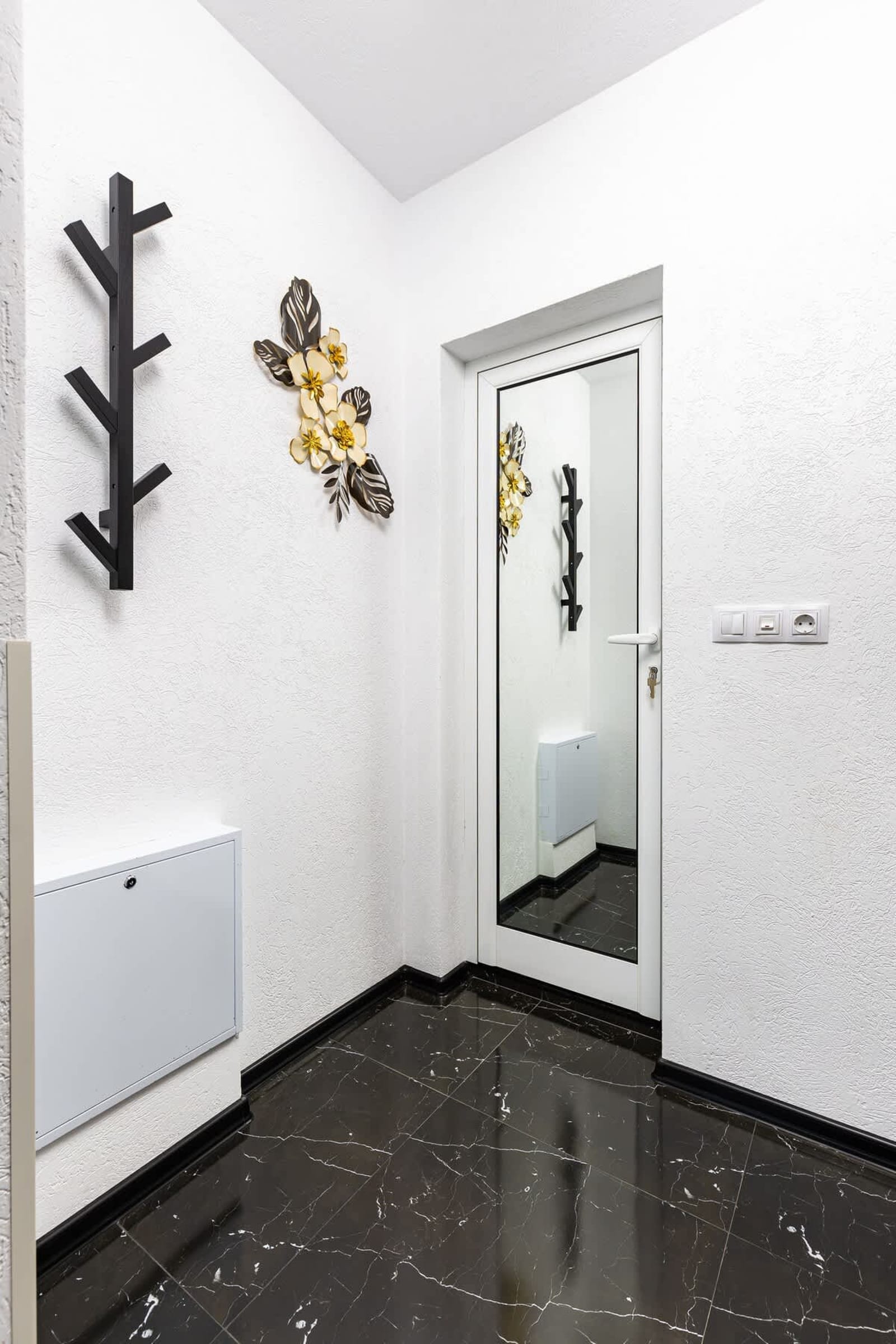 Bright Windowed Studio 10 mins to the City Centre - Photo 25