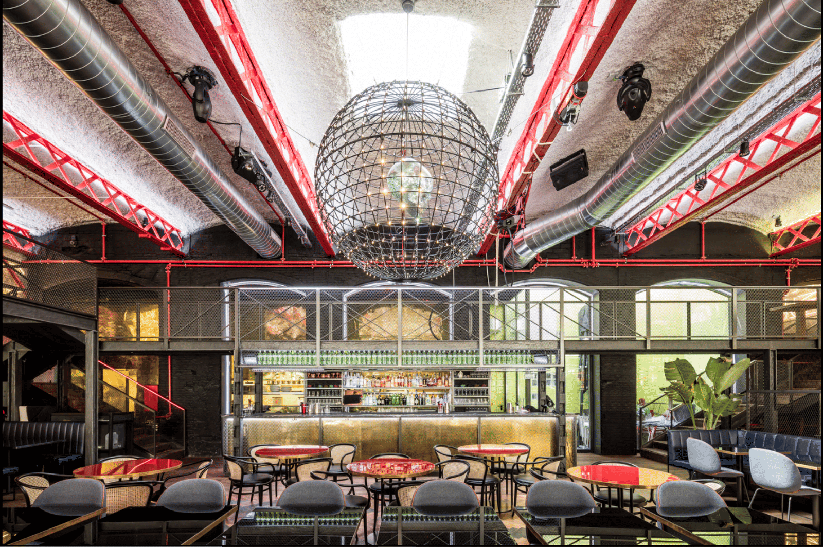 EL MAMA &amp; LA PAPA Bar Restaurant - Photo 3