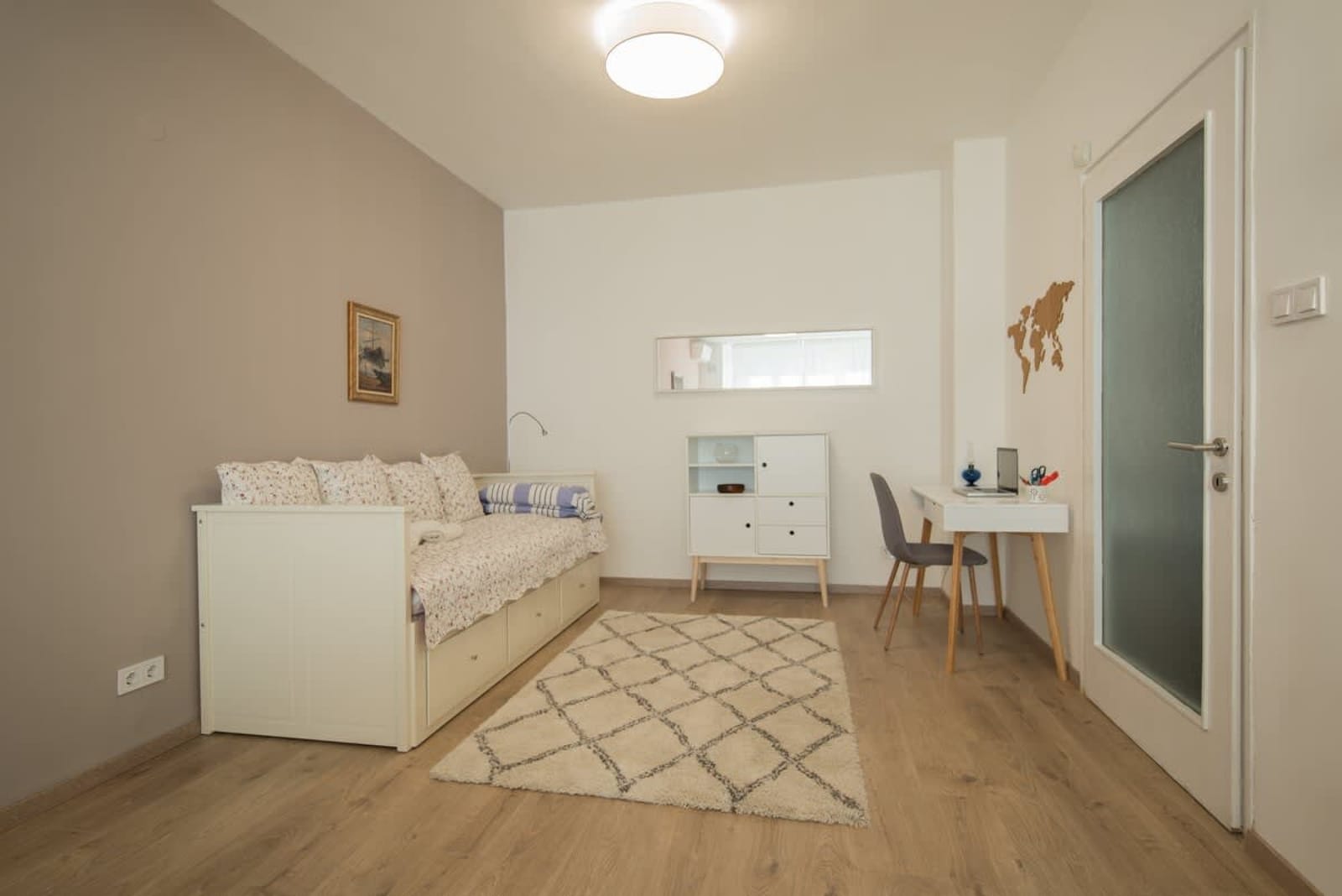 CHIC and Spacious Apartment in Central Sofia - Photo 11