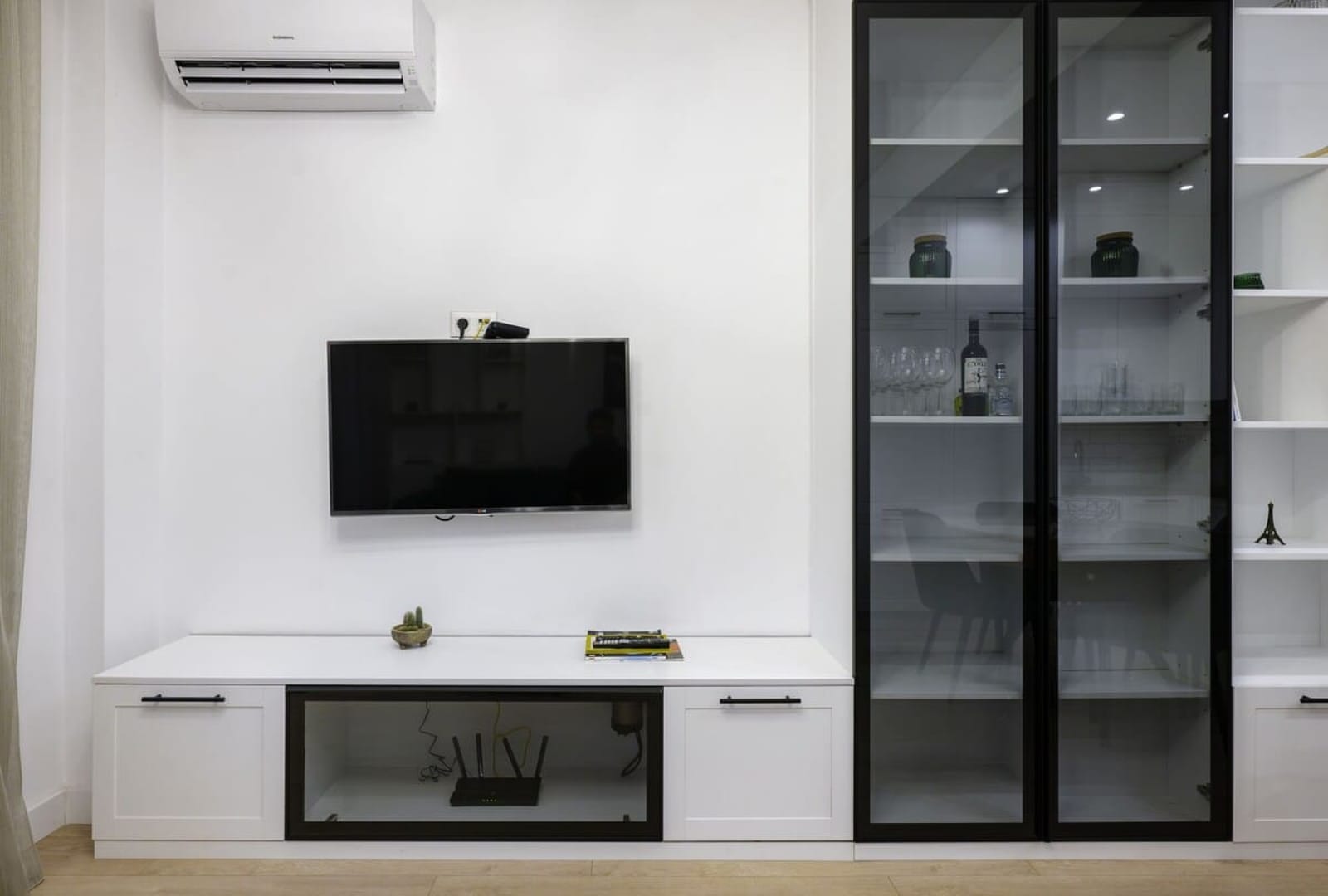 Sunny Stylish Apartment in Sofia - Photo 15