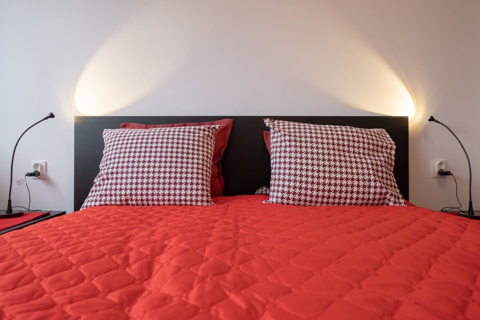 LZ Spacious One Bedroom Apartment in Top Centre - Photo 21