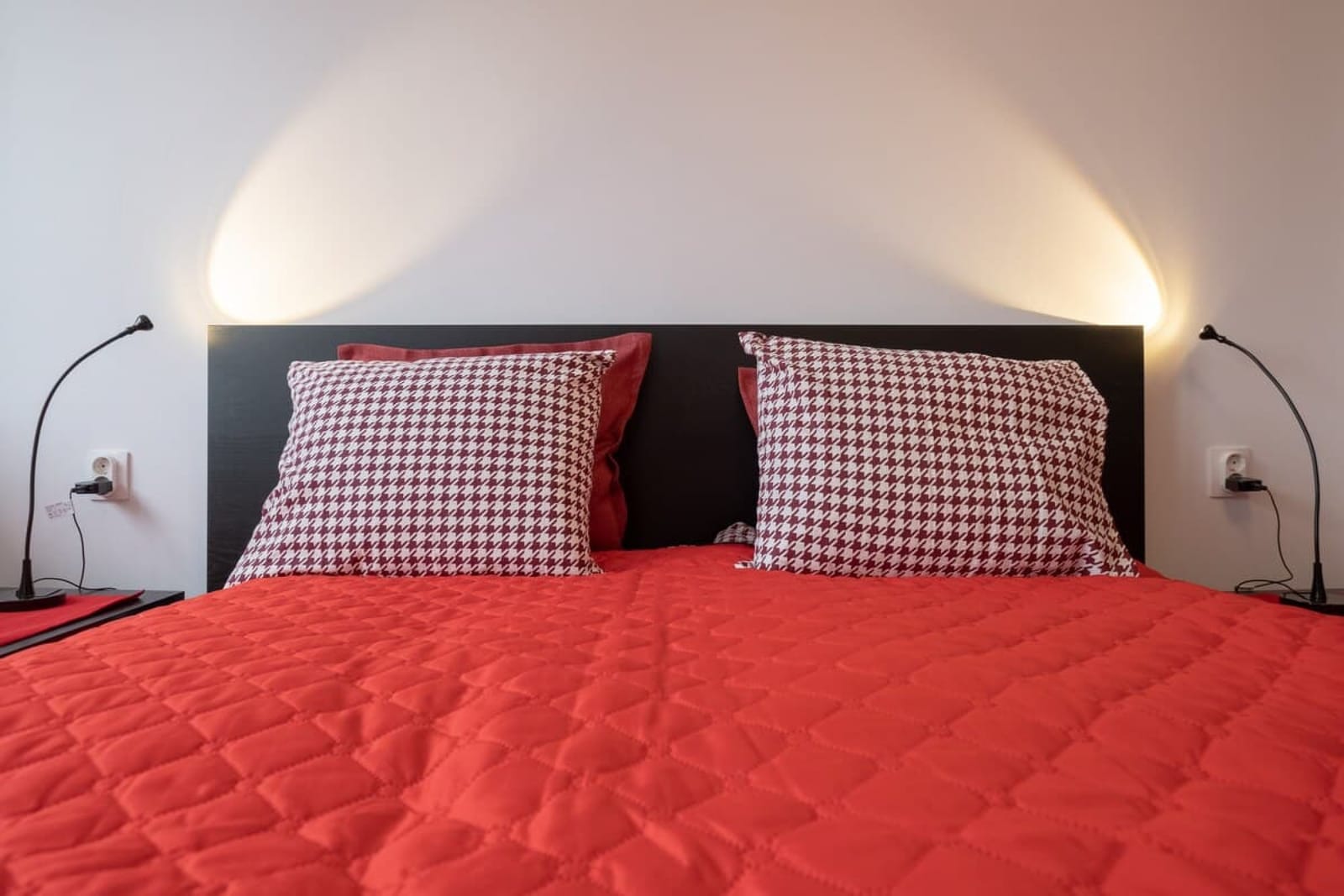 LZ Spacious One Bedroom Apartment in Top Centre - Photo 21