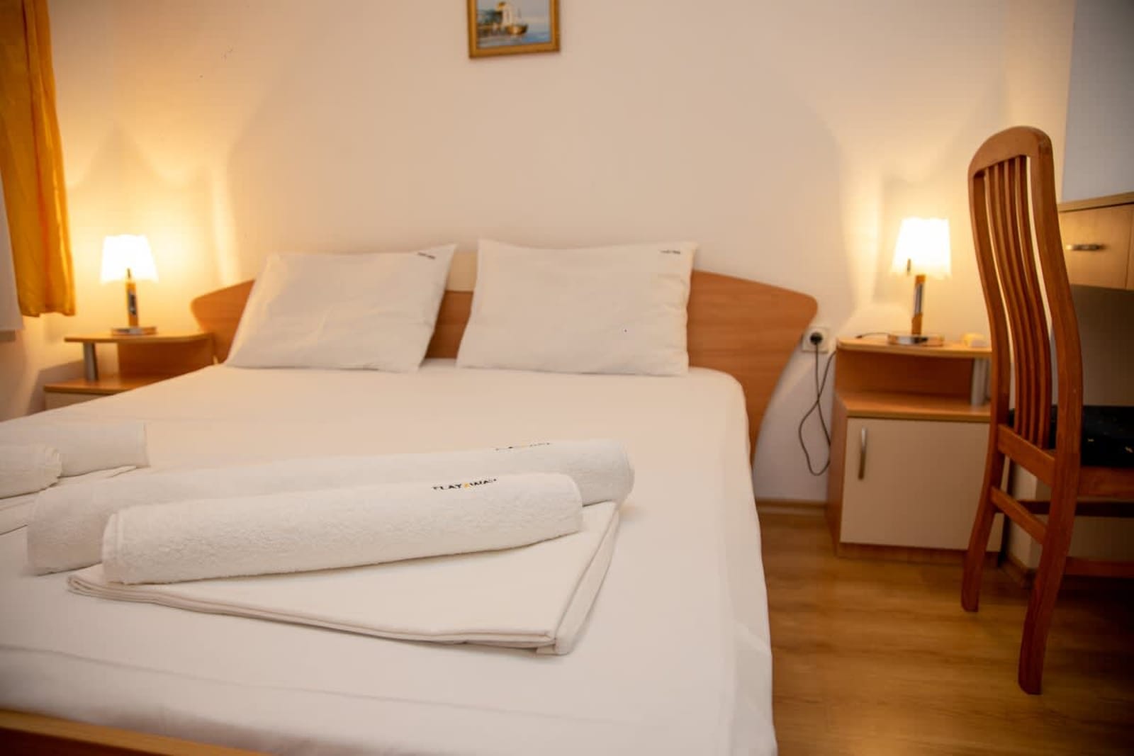 Convenient 2-Bedroom Flat next to Harmanite Beach - Cover Photo