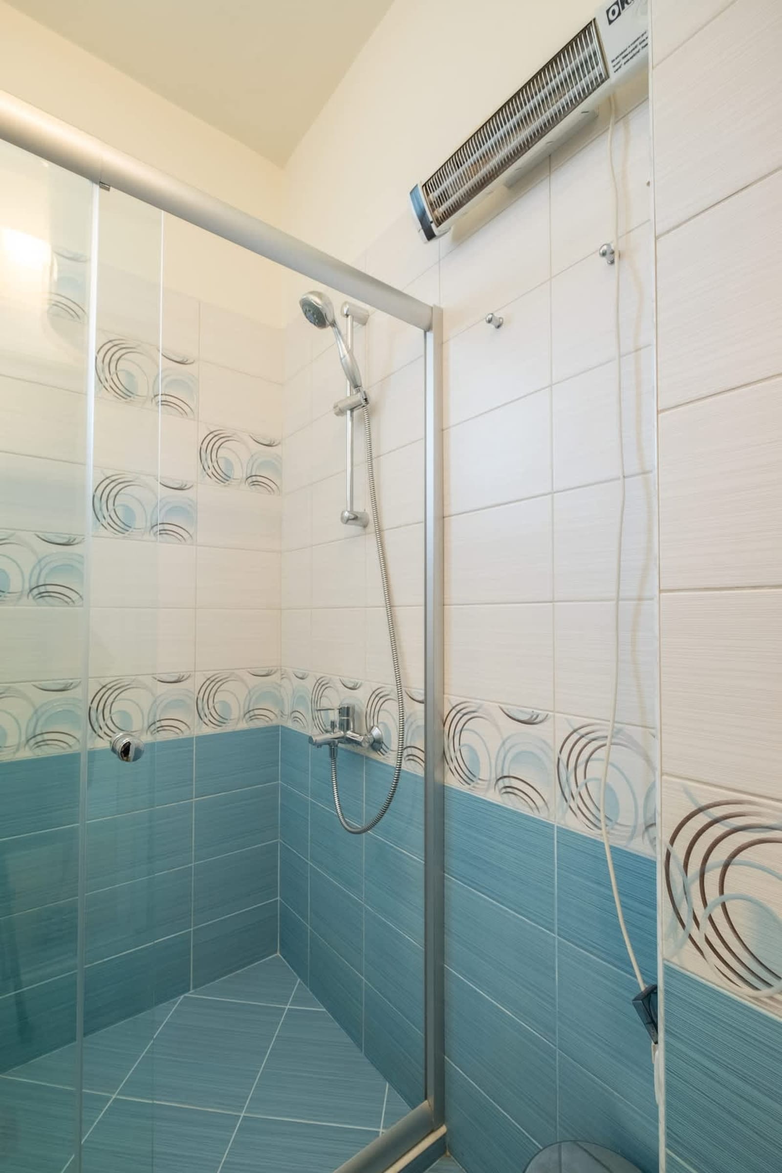 Very Central &amp; Aristocratic 2BDR w/ ACs - Photo 35