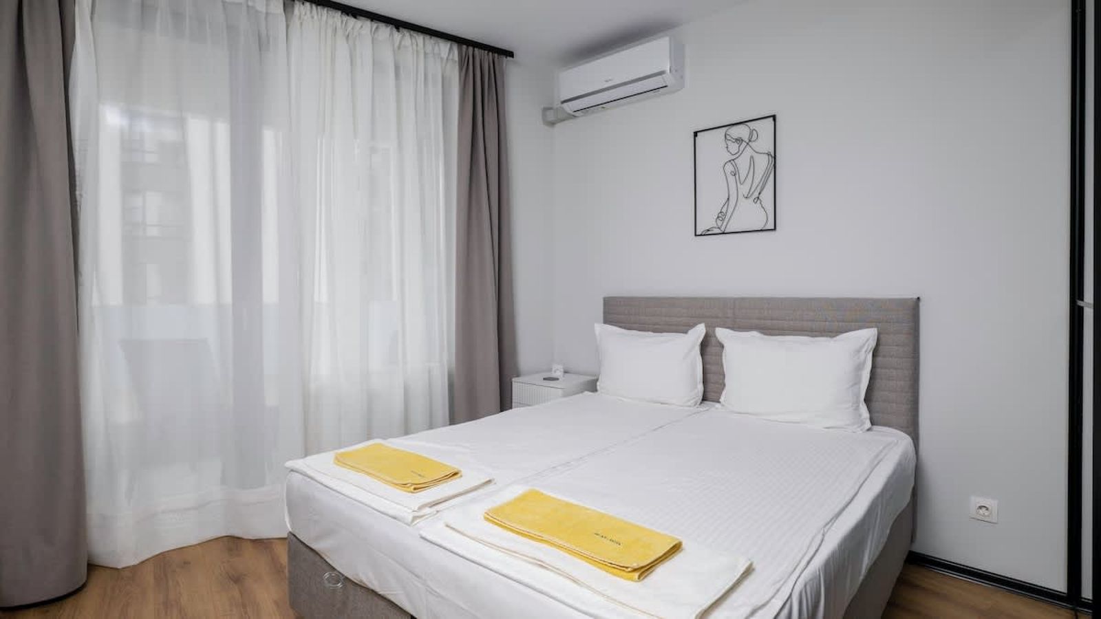 Fresh &amp; Modern Apartment with Balcony - Photo 13