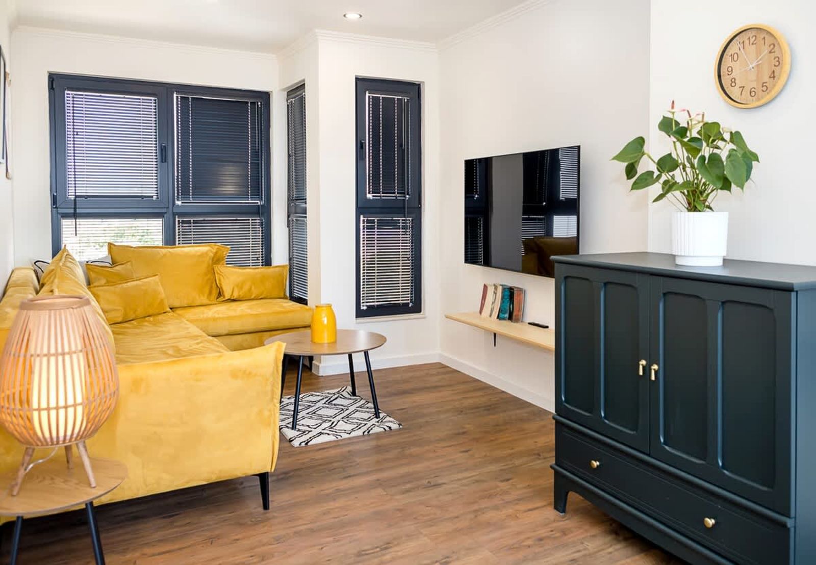 Cozy &amp; Bright 2-BR Flat Next to Grand Mall Varna - Cover Photo